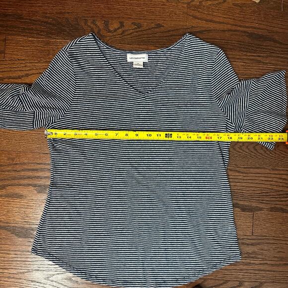 3/$20 Liz Claiborne Women's Medium Linen Blend Blue & White Striped Blouse - Picture 7 of 8